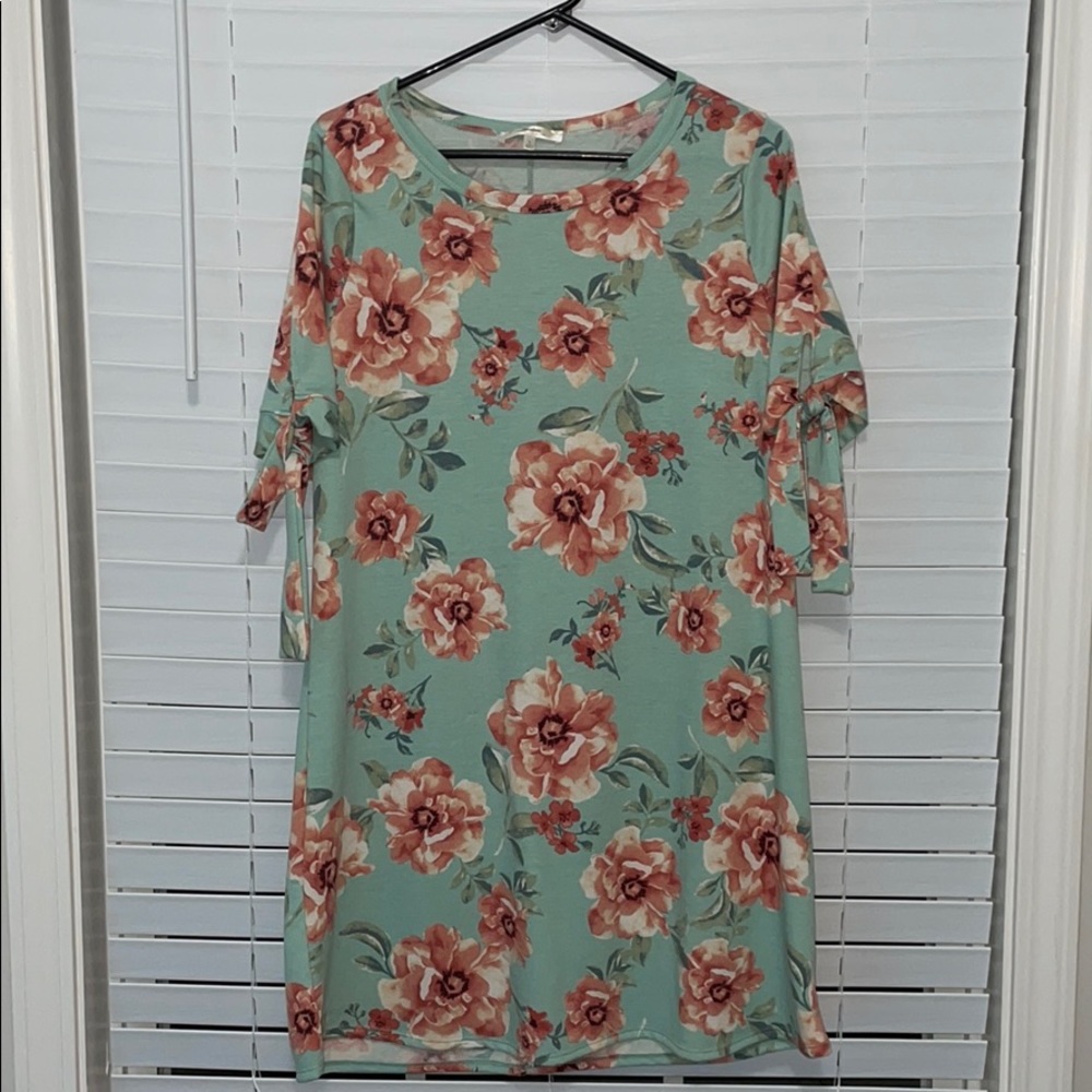 Floral quarter sleeve dress